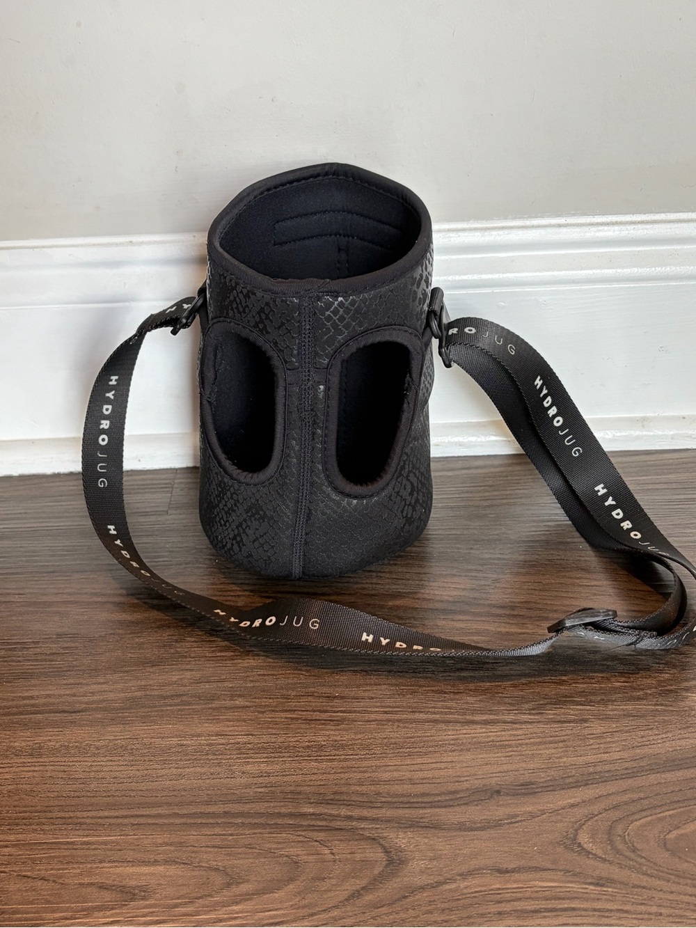 HydroJug Black Textured Bottle Sleeve Carrier - Picture 3 of 5